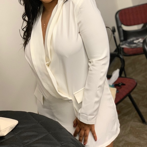 Pretty Little Thing White Blazer Dress - Picture 3 of 3